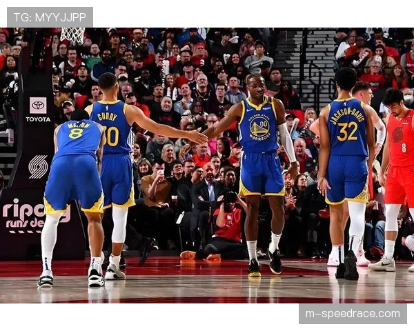 战术述评:勇士“死亡五小”威力依旧,但防守篮板保护成新隐患